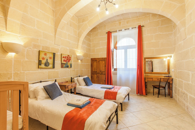 Others 3, Centre Island Gozitan Farmhouse & Pool