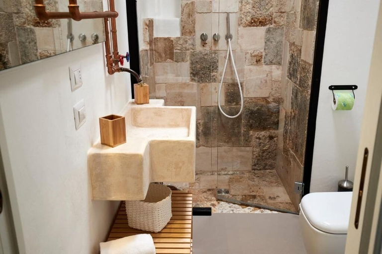Bathroom 5, Echi di Puglia, Bari
