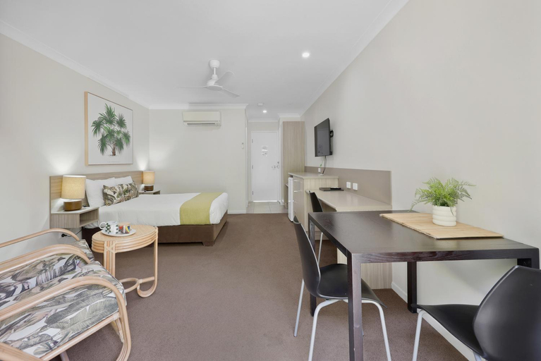 Bedroom 2, Beachside Boutique Motel Mackay, Mackay - Pt A