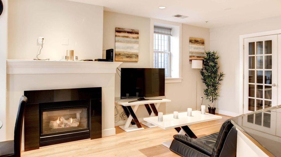 Interior 2, Thomas Circle 2br Furnished Condo 2 Bedroom Apts, Washington D.C.