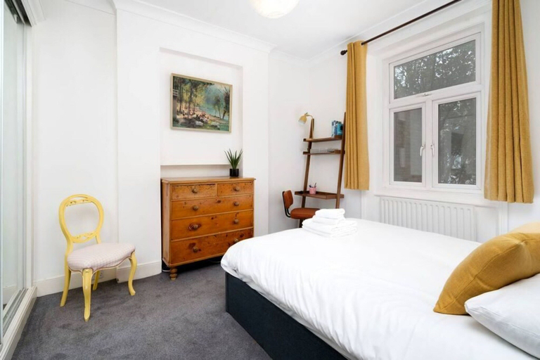 Room 4, Chic One-bedroom Apartment in London, London