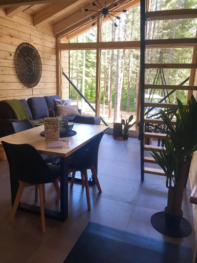 Outdoor dining 2, Cabananse, Le Fjord-du-Saguenay