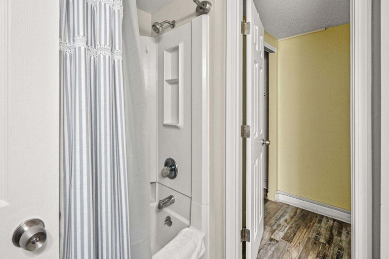 Bathroom 2, Oceans 607 2 Bedroom Condo, Horry