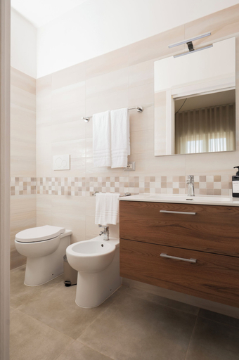 Bathroom 4, Zest House, Napoli