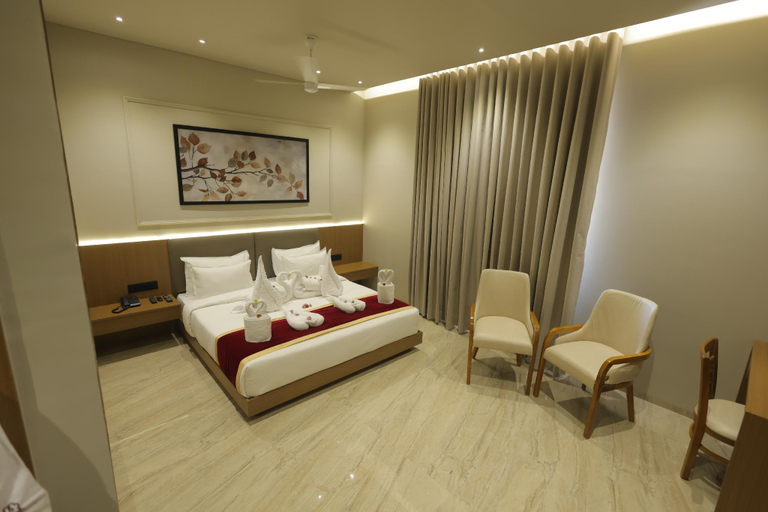 Bedroom 5, LUXURIA INN BY CHANDAN, Junagadh