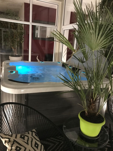 Room 5, Loft for 11 Guests in Mouscron With Sauna Jacuzzi, Hainaut