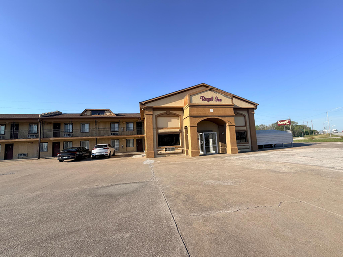 Entrance 2, Regal Inn Coffeyville KS US 169, Montgomery
