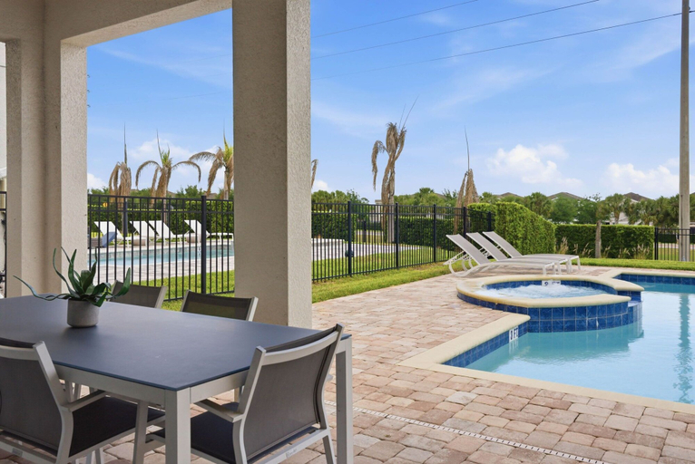 BBQ/picnic area, 4BR Getaway, Spacious, Beautiful, Great Location, Osceola