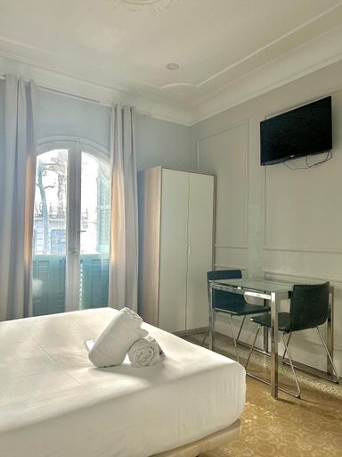 Others 4, Hostal Medea, Barcelona