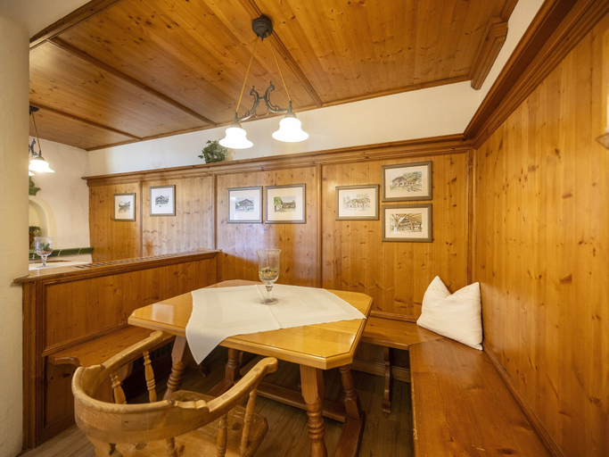 Dining 4, Gemutliches Studio in Bad Birnbach mit Terrasse, Rottal-Inn