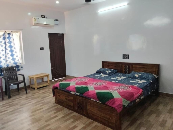 Room 5, Satish Guest House, Kancheepuram