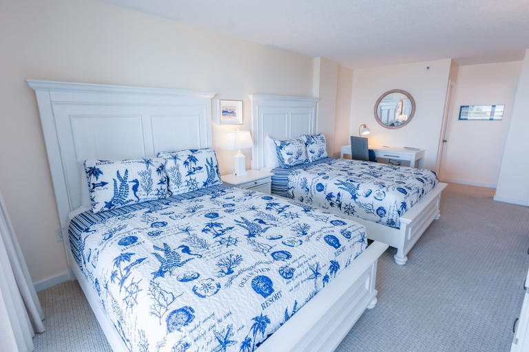 Room 2, 329 North Hampton, Expansive Balcony & Resort Amenities 2 Bedroom Condo, Horry