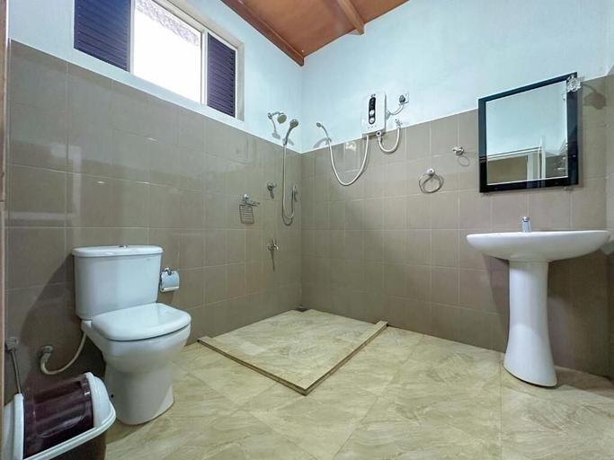 Bathroom 4, Elepath Lodge - Pinnawala, Rambukkana