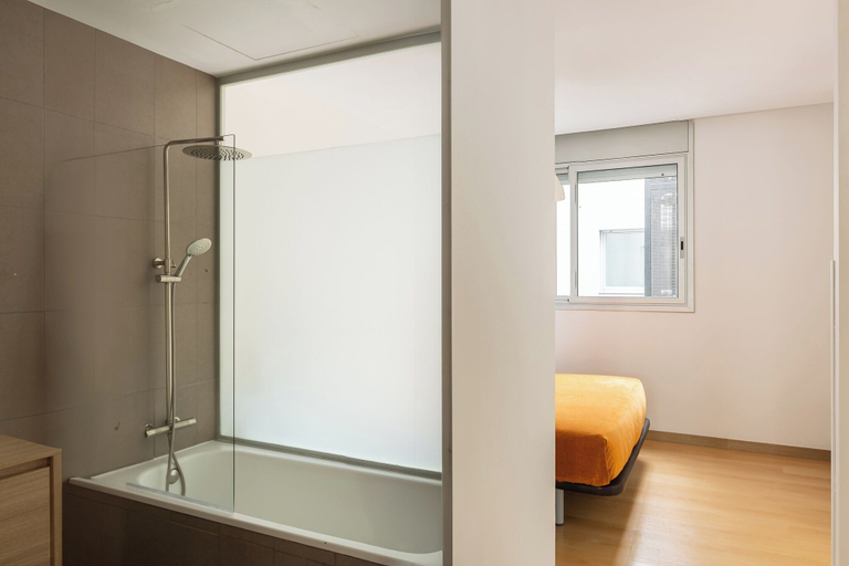 Bathroom 5, Cosmo Apartments Casanova, Barcelona