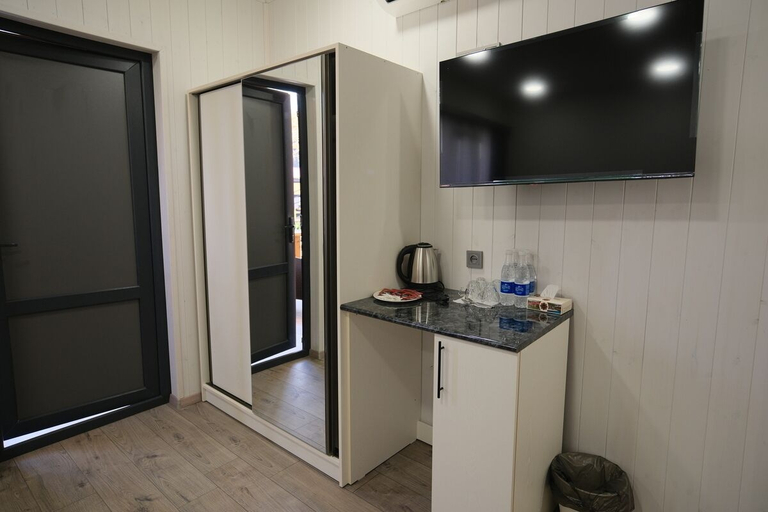 Room 4, Haleb Resort