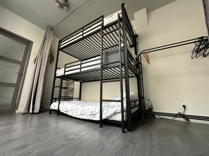 Room 4, Loft for 11 Guests in Mouscron With Sauna Jacuzzi, Hainaut