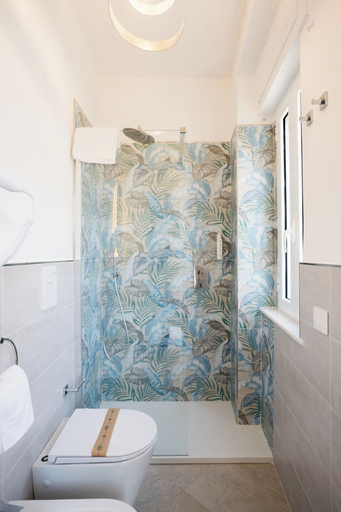 Bathroom 5, Villa Rossa, Napoli