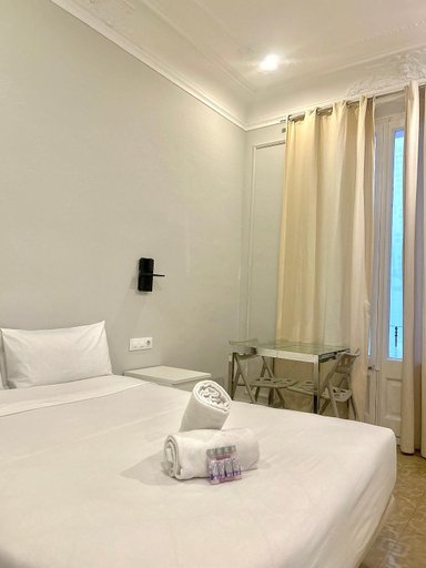 Others 5, Hostal Medea, Barcelona