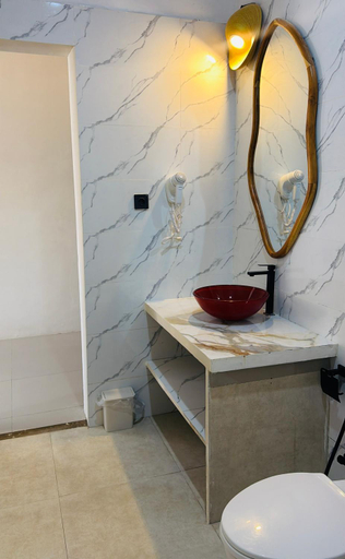 Bathroom 3, Three Queen Villa and Homestay, West Sumba