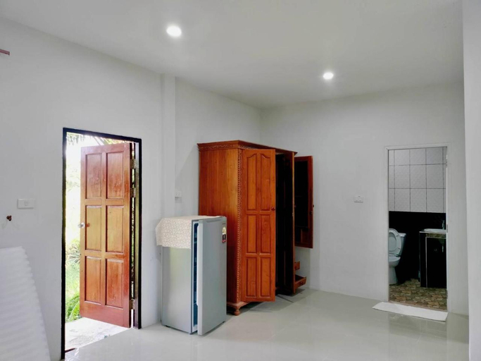 Bedroom 2, ปารมีฟาร์มสเตย์, Takua Pa