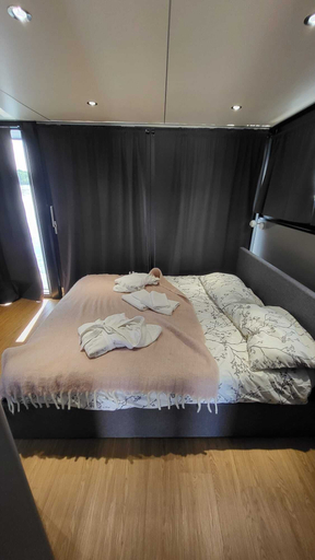 Room 2, Celesia Sky water, Varese