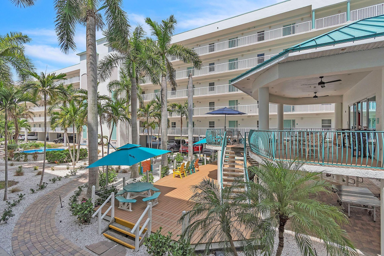 Exterior & Views 2, Sunset Vistas 211n, Pinellas