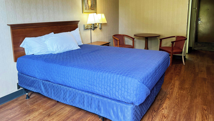 Bedroom 5, Magnuson Grand Harrisburg, York