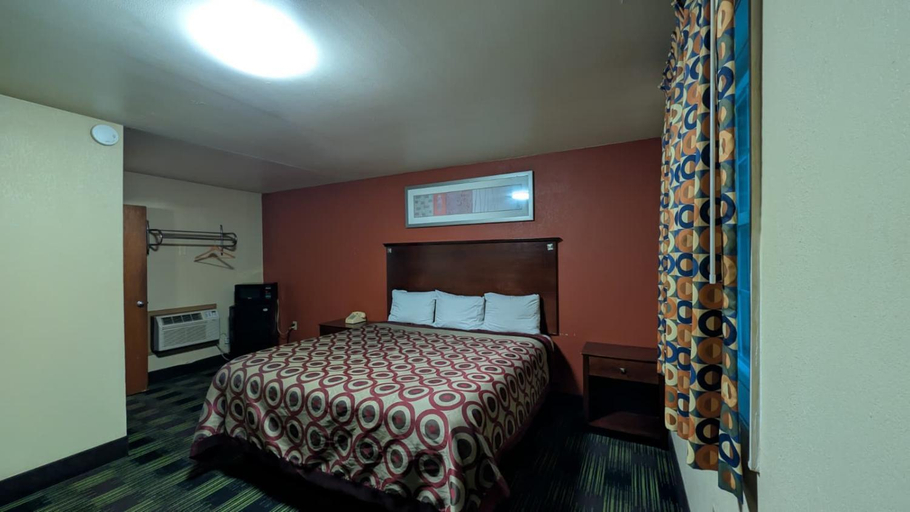Bedroom 2, Slumberland Motel Mount Holly, Burlington