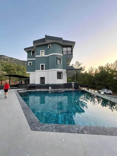 Pool, Han Apart, Milas