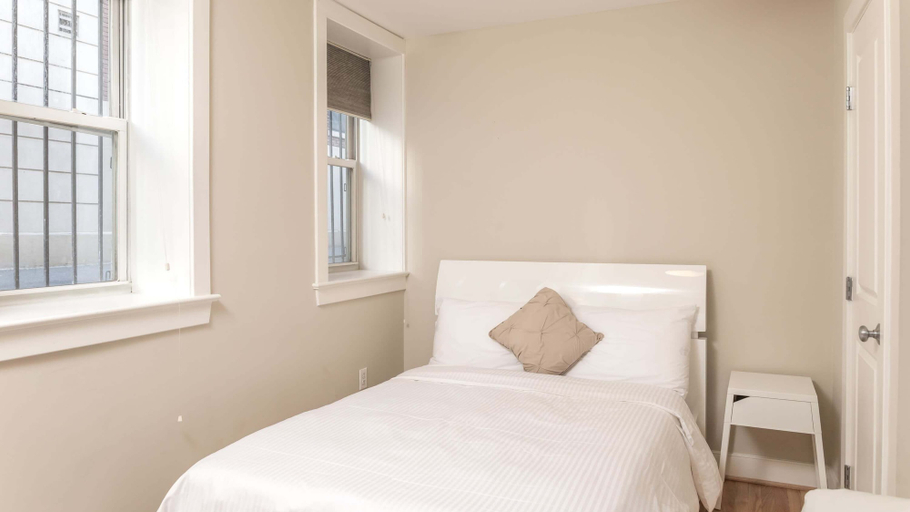 Room 4, Thomas Circle 2br Furnished Condo 2 Bedroom Apts, Washington D.C.
