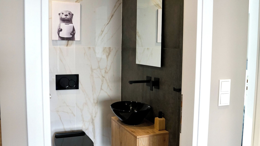 Bathroom 5, Alimos Escape 2, Attica