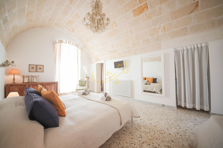 Room 3, TD Casa Altomare w/ Terrace Over Historic Center, Bari