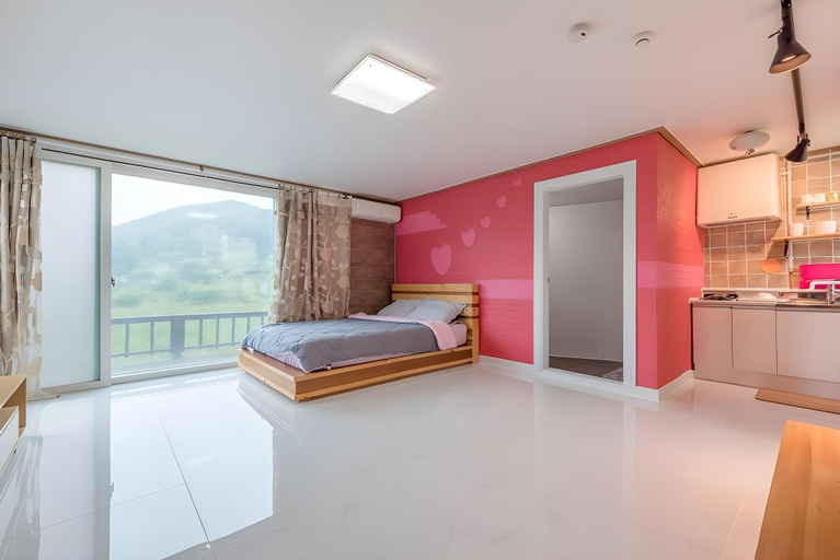 Bedroom 2, Pozu Marine Pension, Paju