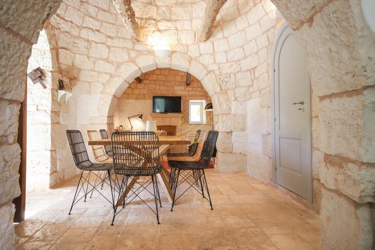 Dining room 4, TD Trulli Locobello Stylish & Cozy Trulli w/ Pool, Taranto