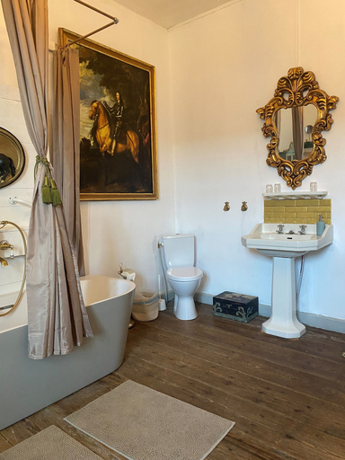 Bathroom 5, Chateau Ciers, Gironde