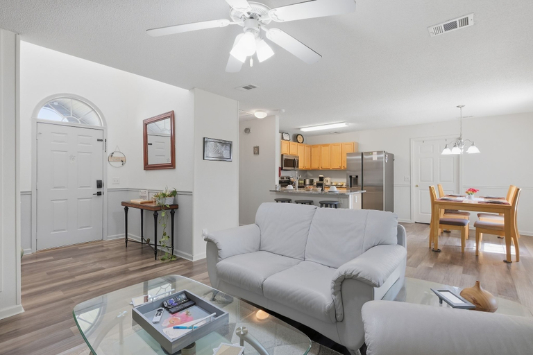 Living area 2, Ideal Dream Getaway 4 Bedroom Home, Chatham