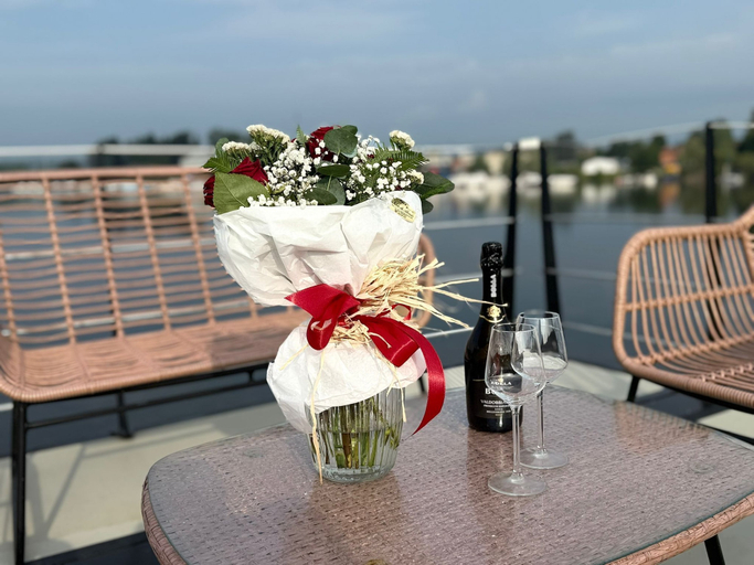 Food and drink, Celesia Sky water, Varese