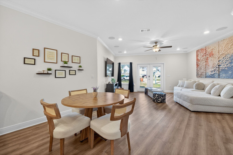 Dining 4, Bay Beach & Pool Access Stylish Navarre Home, Santa Rosa