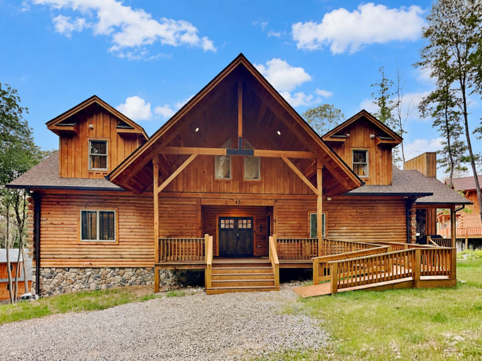 Exterior & Views