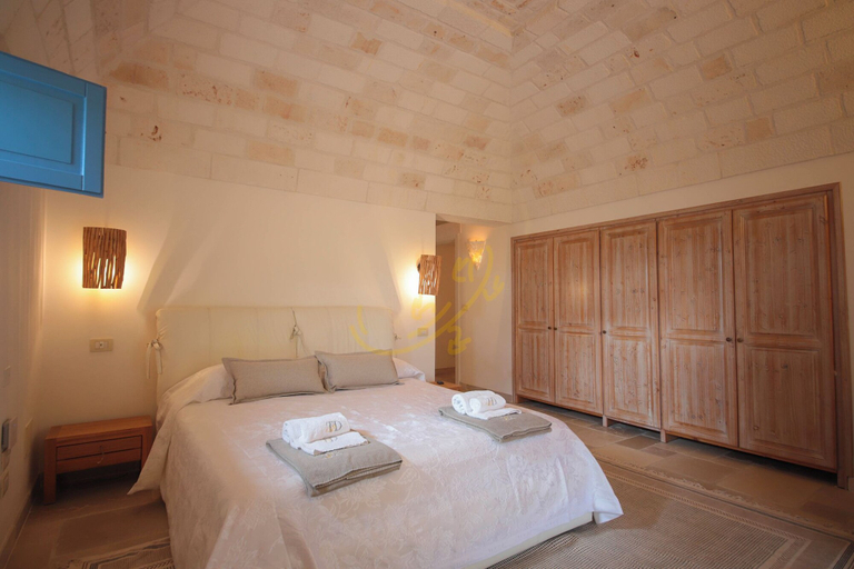 Room 5, TD Trullo Titiro Vineyard, Wine Cellar & Pool, Brindisi