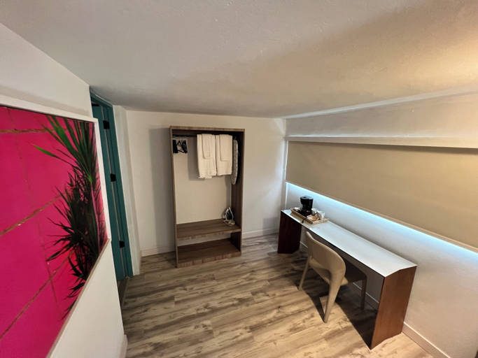 Room 2, Villa Paradiso