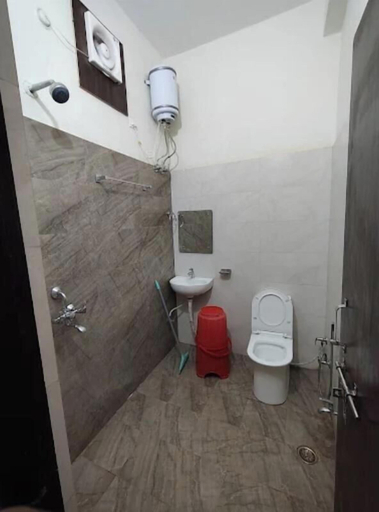 Bathroom 4, Ramlalla Bhawan, Faizabad