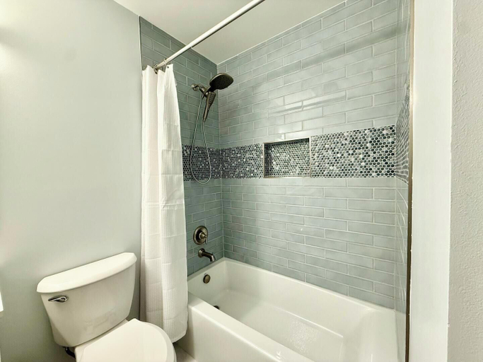 Bathroom 3, King Charles Avenue 408 #1, Sussex
