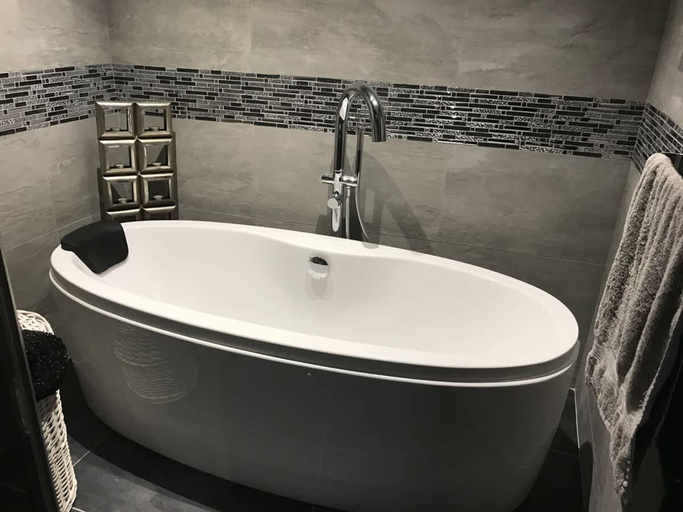 Room 2, Loft for 11 Guests in Mouscron With Sauna Jacuzzi, Hainaut