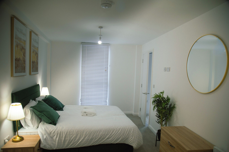 Room 4, Charming 2 Bedroom Apartment in Birmingham, Birmingham
