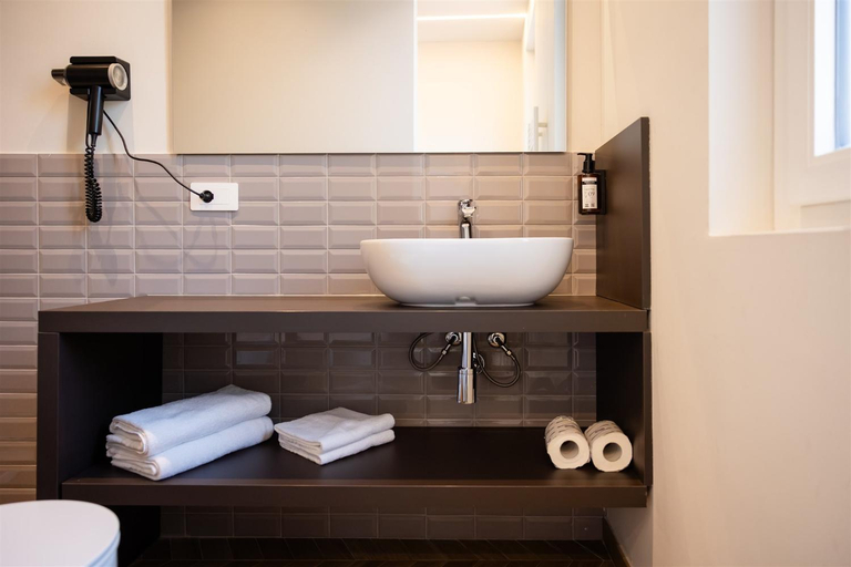 Bathroom 5, RossoVino Milano Boutique, Milano