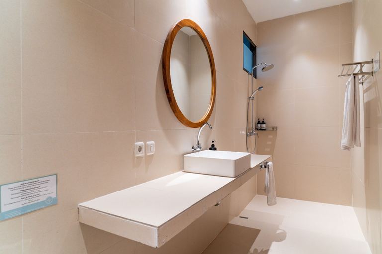 Bathroom 4, Tulip Hill View Villa 6 Bedrooms With a Private Heated Swimming Pool and a Movie Room and a Billaird Table, Bandung