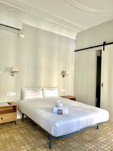 Others 3, Hostal Medea, Barcelona