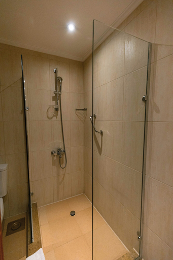 Bathroom 5, The Grand Plaza Hotel Smouha, Alexandria