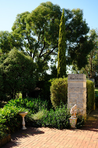Others 5, The George at Yering, Yarra Ranges - Seville